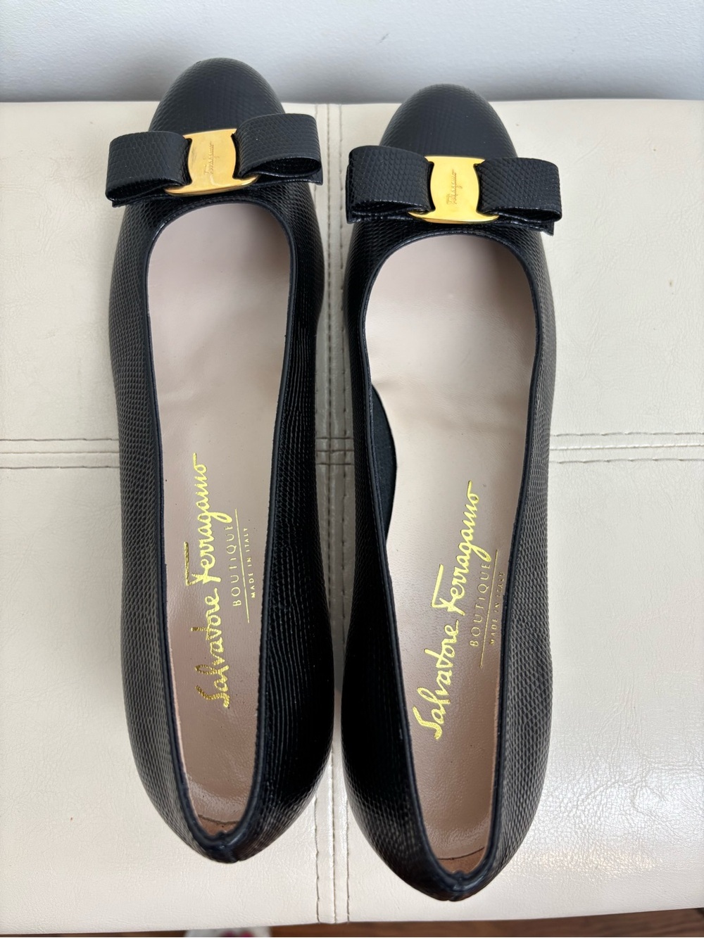 Salvatore Ferragamo Vara Black Lizard Embossed Leather Bow Pumps Size 9 - Picture 2 of 11